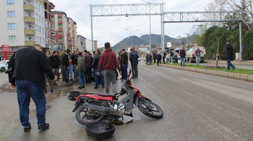 &Uuml;nye&rsquo;de trafik kazası: 1 yaralı