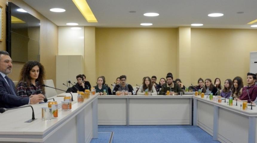 Rekt&ouml;r Acer, Diş Hekimliği Fak&uuml;ltesi &ouml;ğrencileriyle bir araya geldi