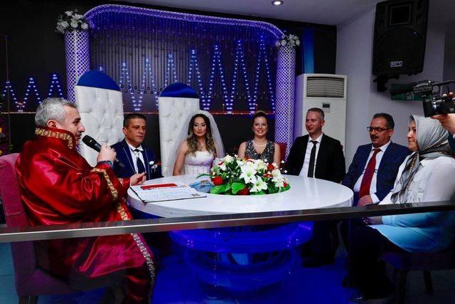 Başkan Baran yüzük taktı, nikah kıydı