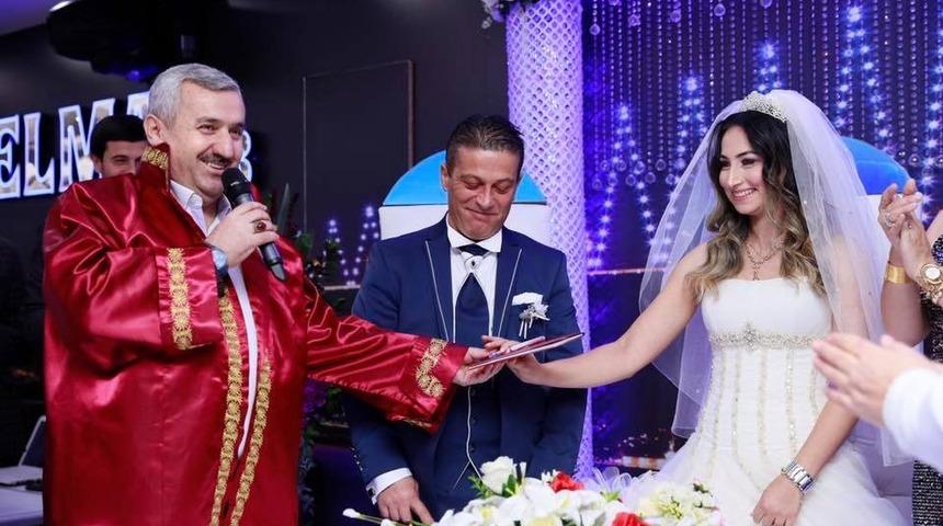 Başkan Baran y&uuml;z&uuml;k taktı, nikah kıydı