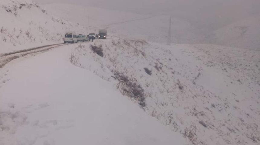 Siirt&rsquo;te kar yolları kapattı