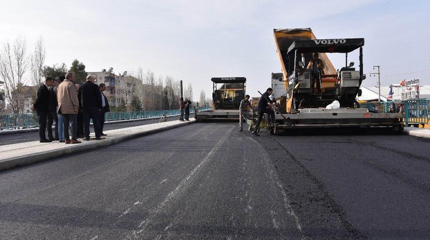 Salihli k&ouml;pr&uuml;l&uuml; kavşakta sona doğru
