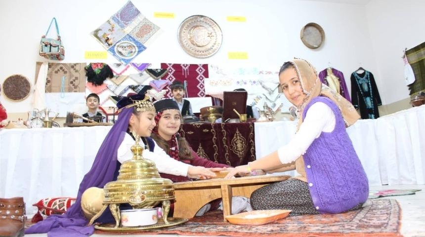 Ge&ccedil;miş d&ouml;nemlere ait bir&ccedil;ok eşsiz par&ccedil;a sergilendi