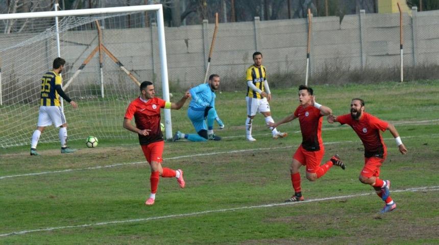 Fo&ccedil;a Belediyespor, devreyi lider kapattı