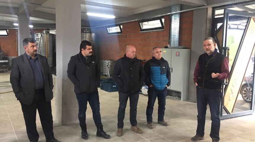 Burhaniye&rsquo;de organik zeytinyağı fabrikasına yoğun ilgi