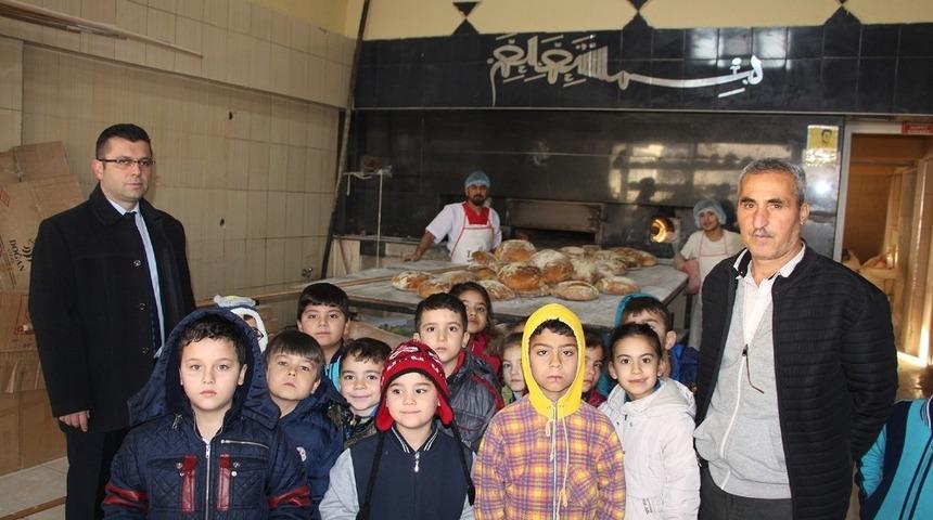 Minik &ouml;ğrenciler, yerli mallarını yerinde inceledi