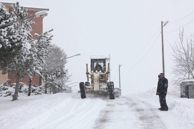 Ahlat Belediyesinden yol açma çalışması