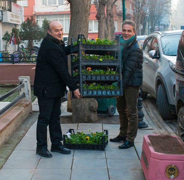 Odunpazarı çiçeklerle renklendi