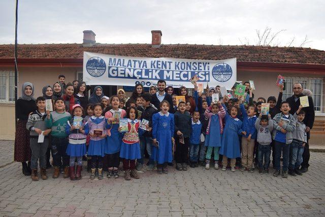 İlkokula kitap desteği