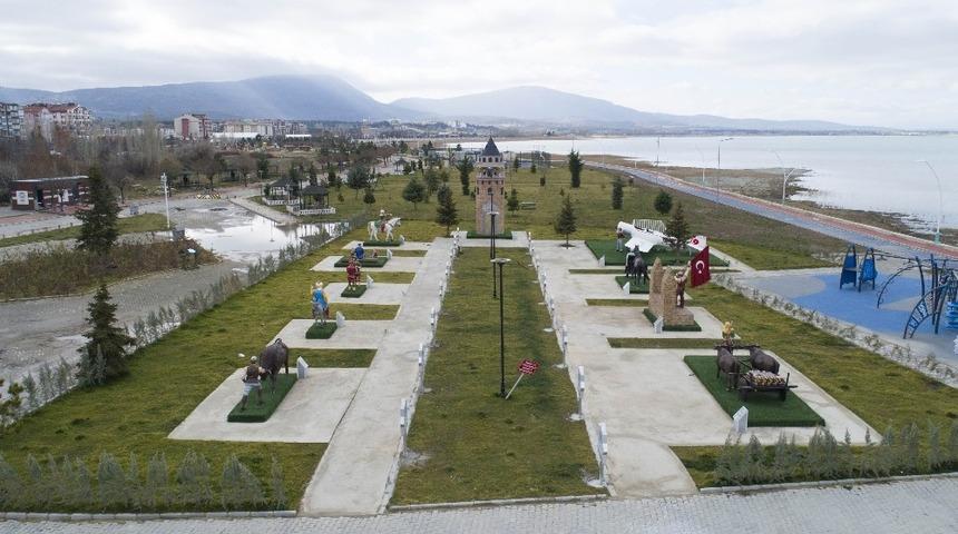 Beyşehir&rsquo;de T&uuml;rk B&uuml;y&uuml;ğ&uuml;, Halk ve Masal Kahramanları Parkı tamamlandı