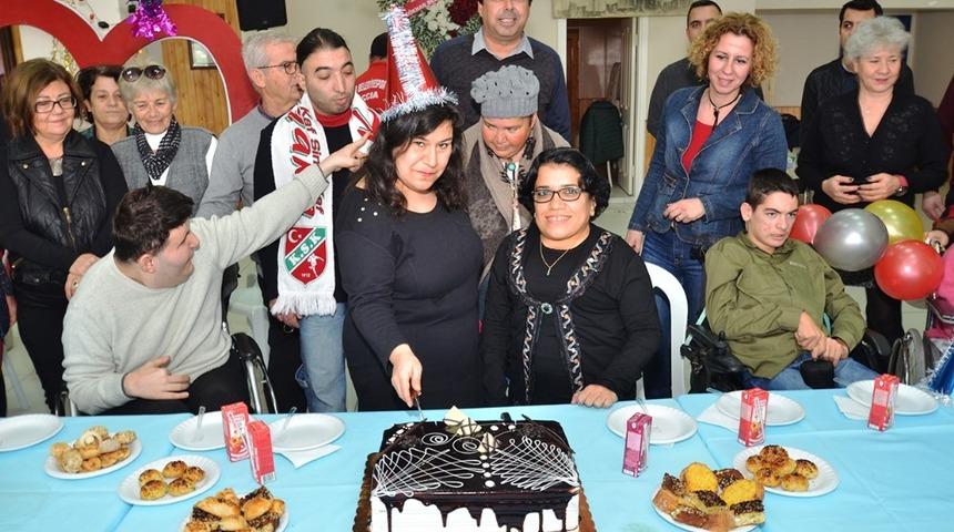 Fo&ccedil;a&rsquo;da engelli vatandaşlarla erken yeni yıl sevinci