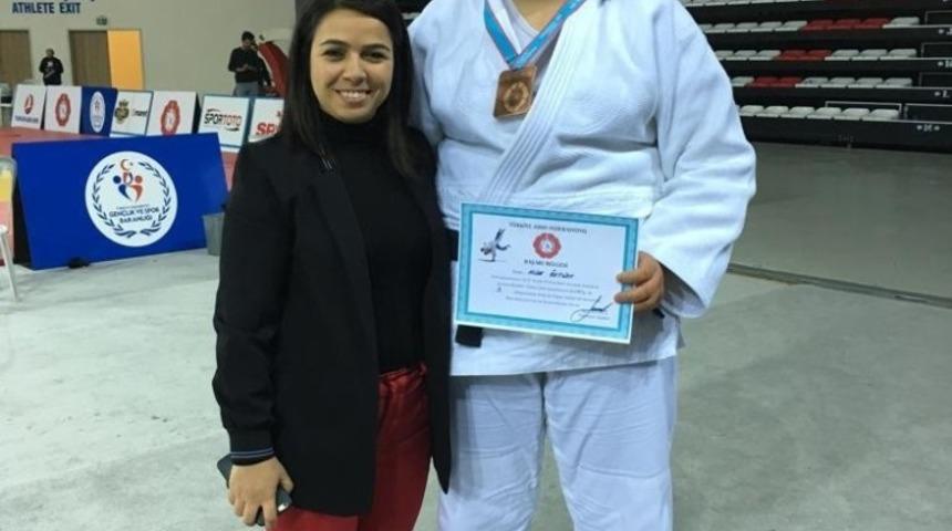 Salihlili judocu T&uuml;rkiye 3&rsquo;&uuml;nc&uuml;s&uuml; oldu