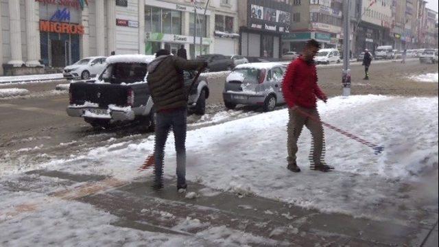 Muş’ta 100 köy yolu ulaşıma kapandı