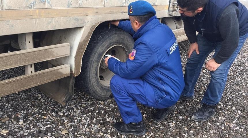 Jandarma&rsquo;dan &ldquo;kış lastiği&rdquo; denetimi