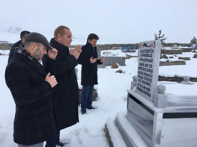 Oyuncu Göksal Kaya, Atatürk'ün emir erinin mezarını ziyaret etti