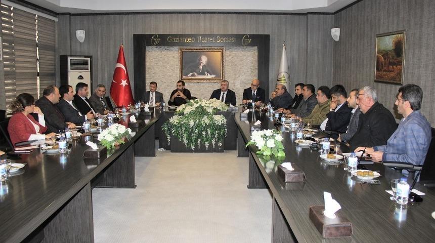 Kırmızı et ve s&uuml;t &uuml;reticileri sekt&ouml;r toplantısında buluştu