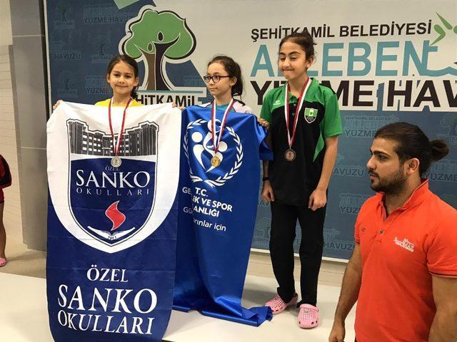 SANKO’lu yüzücüler 55 madalya ve 3 kupa kazandı