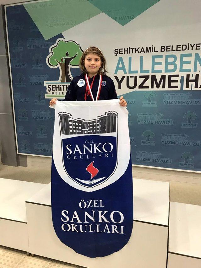 SANKO’lu yüzücüler 55 madalya ve 3 kupa kazandı