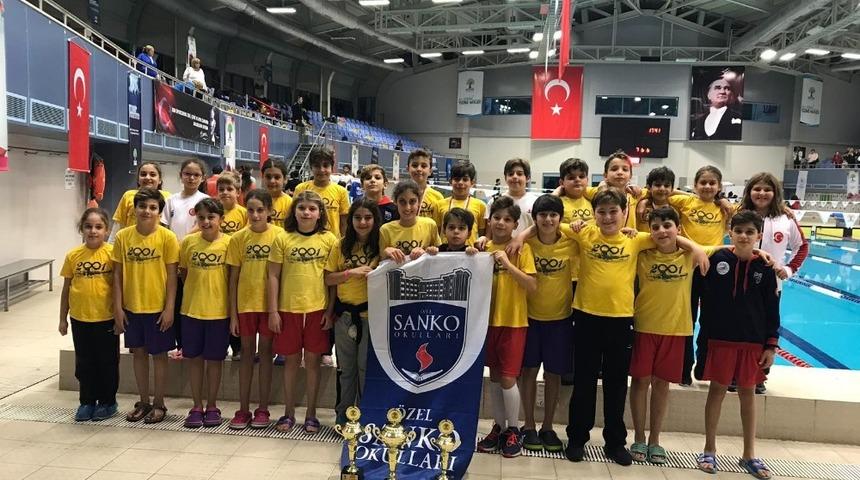 SANKO’lu yüzücüler 55 madalya ve 3 kupa kazandı