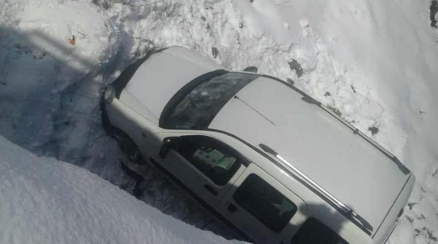 Bing&ouml;l&rsquo;de hafif ticari ara&ccedil; dereye indi:2 yaralı