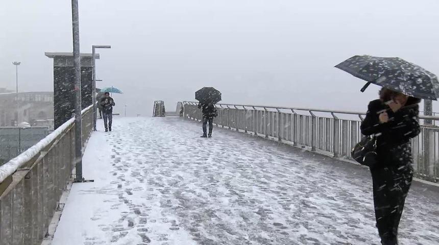 İstanbul'da kar alarmı! AKOM saat vererek uyardı