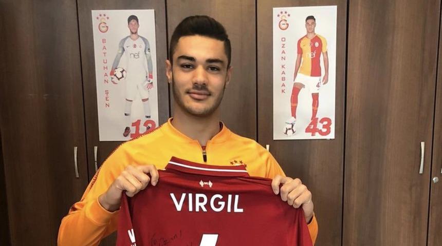 Virgil van Dijk, Galatasaraylı Ozan Kabak'a formasını hediye etti