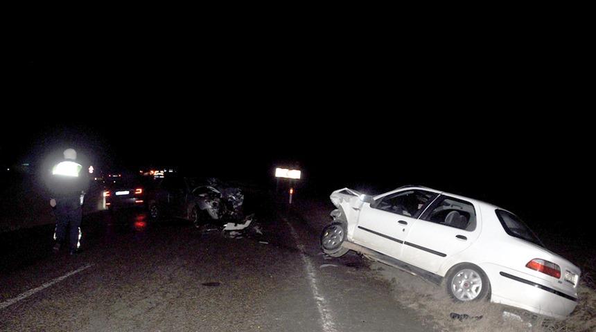 Tekirdağ'da iki otomobil &ccedil;arpıştı: 3 yaralı