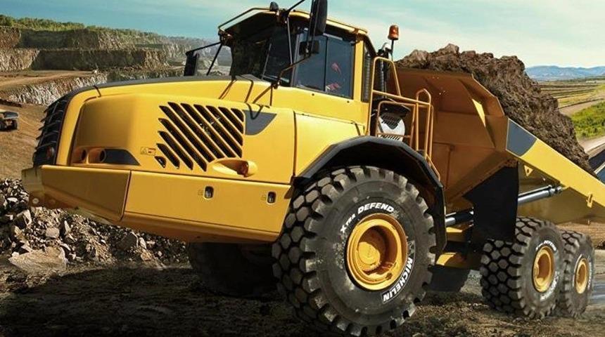 İş makinesiyle komşu ülkenin toprağını çaldı!