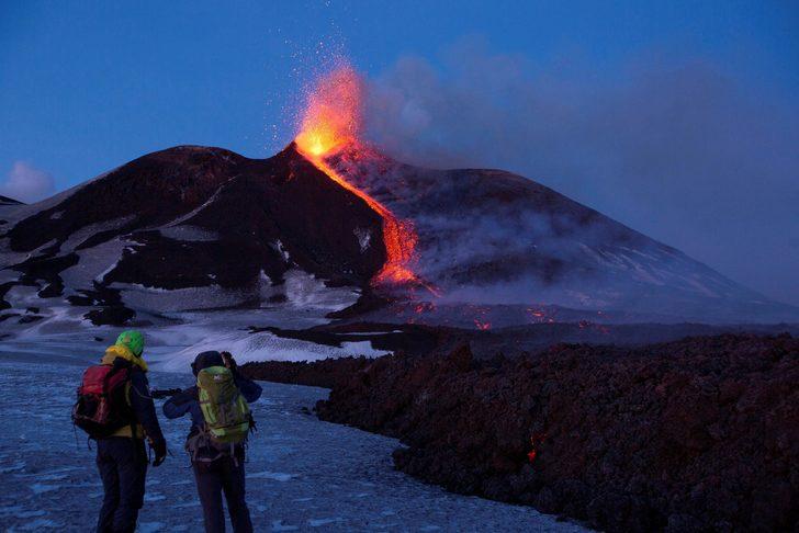 Etna yeniden patladı, 3 saatte 130 deprem oldu  G5