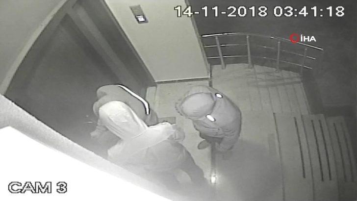 İstanbul'da 61 ev ve iş yerini soyan çete yakalandı  G2