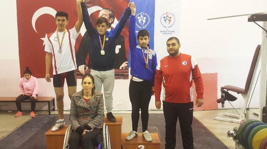 Pursaklar Belediyesi halterde 2 bronz madalya kazandı