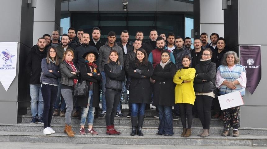 Onlar ne &uuml;niversite &ouml;ğrencisi ne de turist