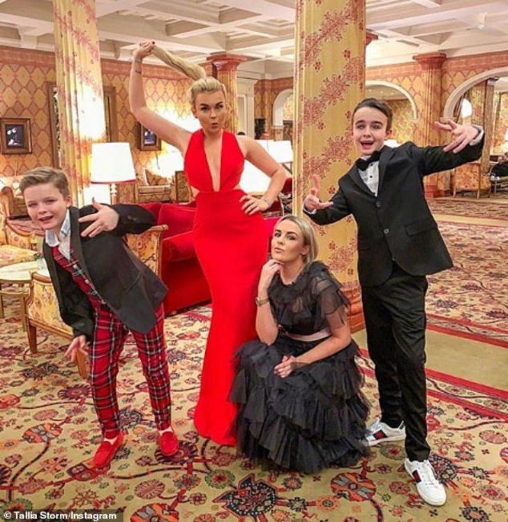 Dondurucu soğuğa aldırış etmedi mayoyla poz verdi  G3