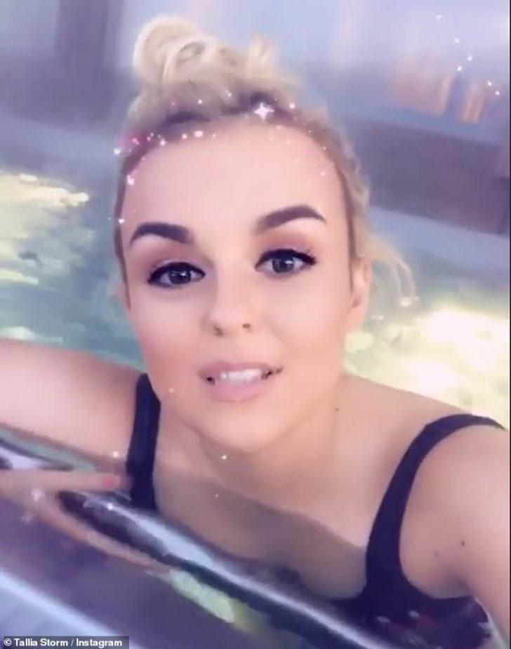 Dondurucu soğuğa aldırış etmedi mayoyla poz verdi  G4