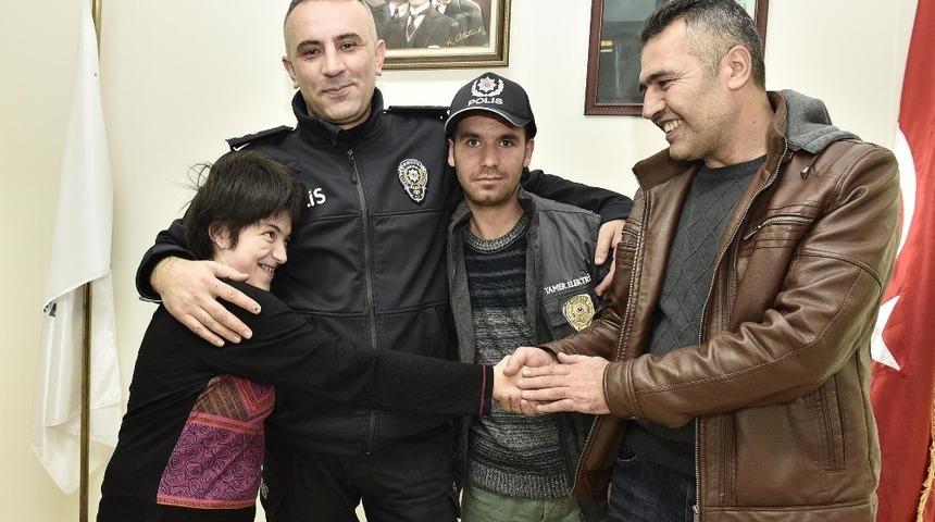 Engelli gen&ccedil; bir g&uuml;nl&uuml;ğ&uuml;ne polis oldu