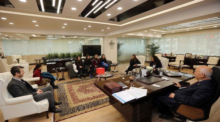 Yenimahalleli &ouml;ğrencilerden Yaşar&rsquo;a yeni yıl s&uuml;rprizi