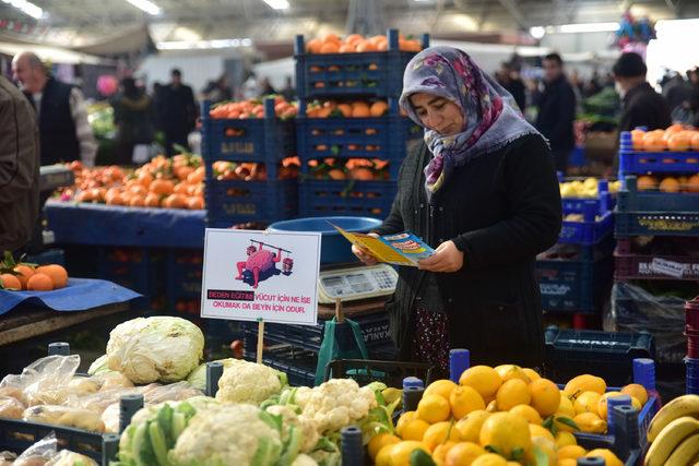 Pazarda 'okumayı sevdirme' projesi