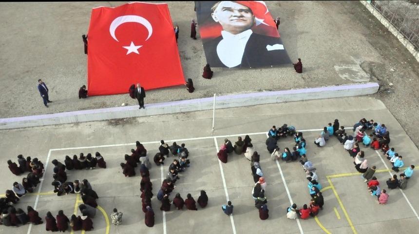 Lise &ouml;ğrencilerinden 25 Aralık&rsquo;a &ouml;zel koreografi