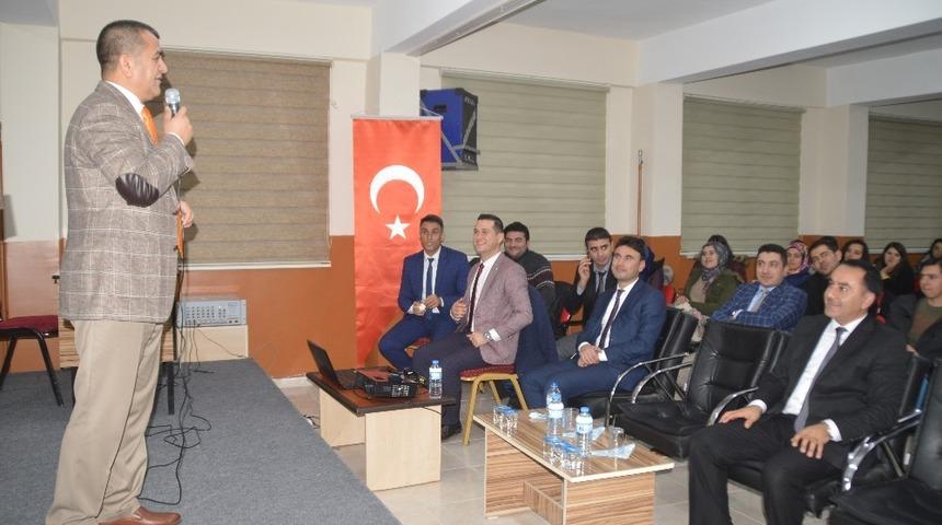 Eğitimci Yazar Tanışır, Eleşkirt’te aday öğretmenlere öğretmenliği anlattı