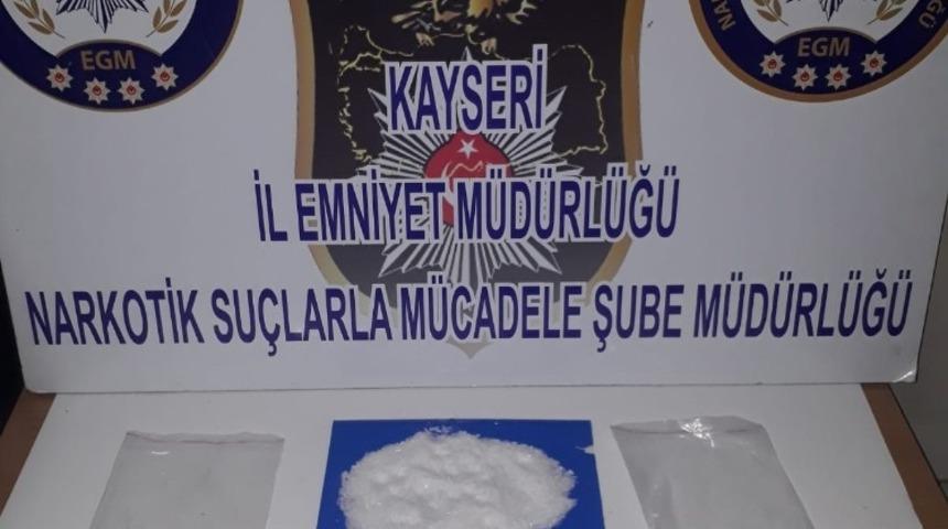 İki uyuşturucu taciri gözaltına alındı