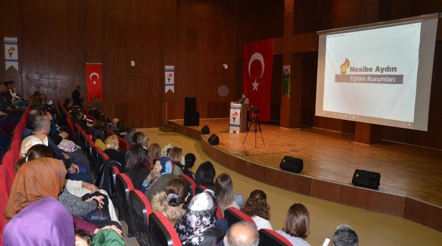 Nesibe Aydın Diyarbakırlı velilerle bir araya geldi