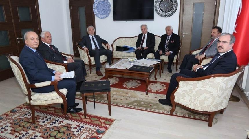 K&Uuml;TAV y&ouml;netimi Vali Toraman başkanlığında toplandı