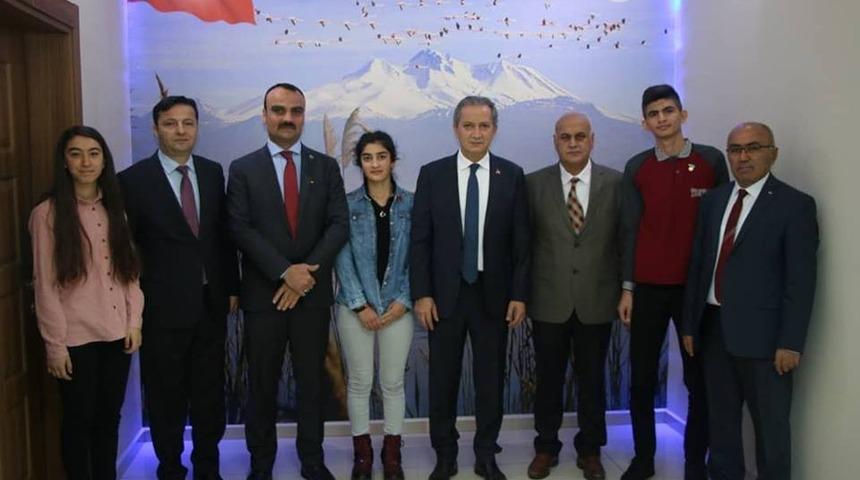 &Ccedil;ok okuyan meslek lisesiler &ouml;d&uuml;llendirildi