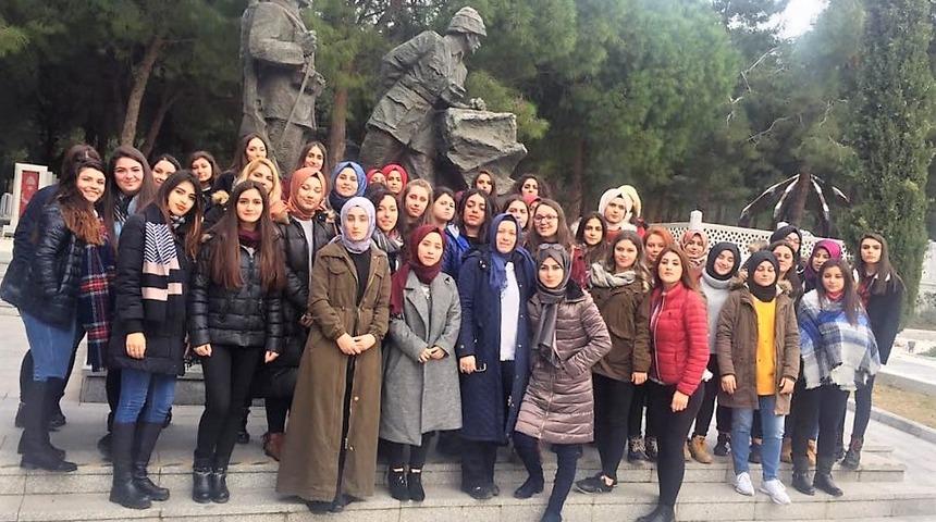 Balıkesirli gen&ccedil; kızlar &Ccedil;anakkale&rsquo;de