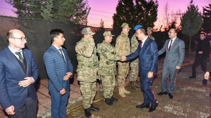 Vali Soytürk Çobanbey Hudut Karakolunu ziyaret etti