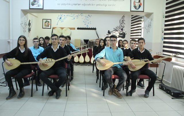 Sivas’ta geleceğin ozanları bağlama sınıfında yetişecek