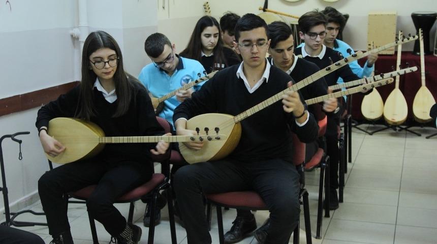 Sivas’ta geleceğin ozanları bağlama sınıfında yetişecek