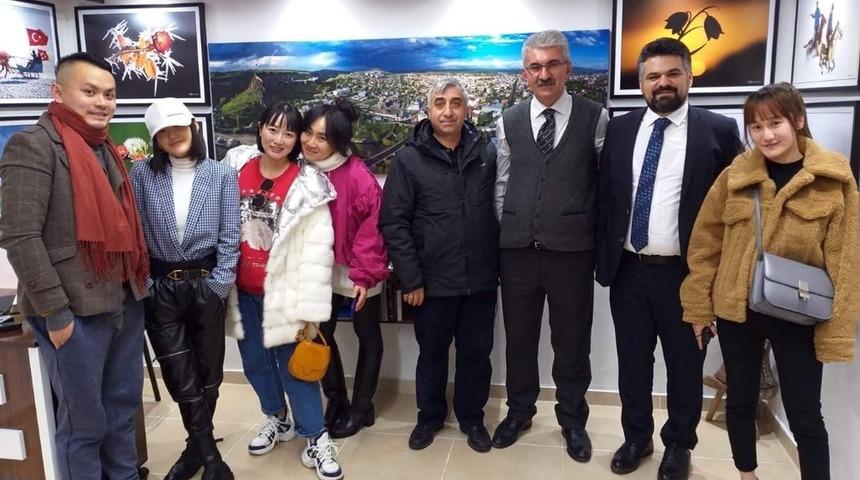 Çinli sosyal medya bloggerler Beşli’nin fotoğraf galerisini gezdi