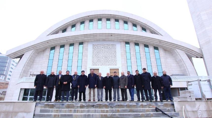 Uşak &Uuml;niversitesi Camisi Ramazan ayında ibadete a&ccedil;ılması planlanıyor