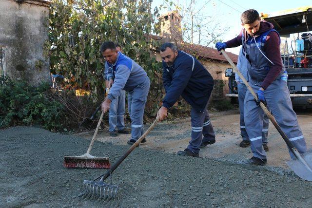 Antalya’nın ilk beton asfaltı Döşemealtı Dereli’ye uygulandı